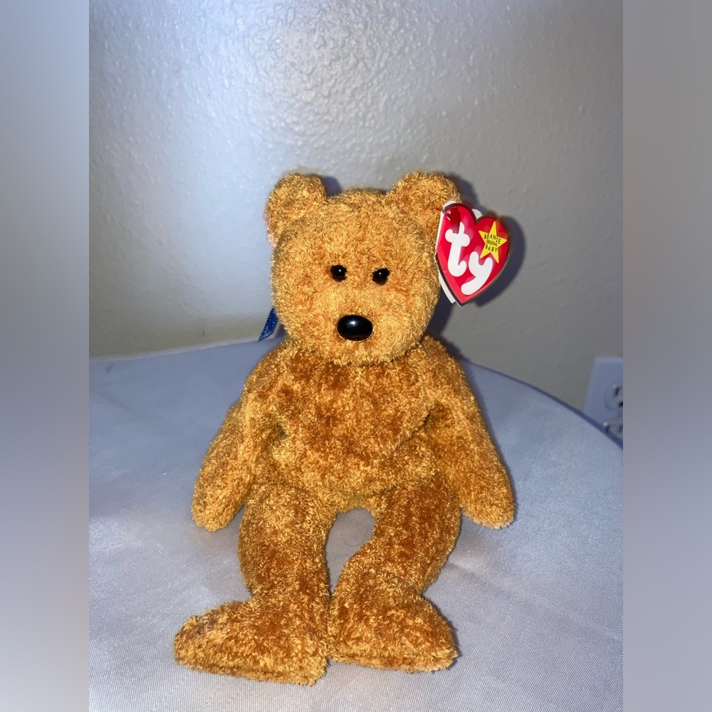 NWT Beanie baby (Collectors toy) Fuzz the bear 1999 has an one year error